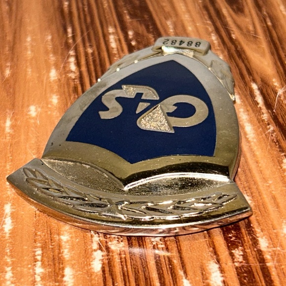 Vtg G4S Badge Obsolete Service Official Pin Crest Shield Metal employee ID 88482 - Picture 4 of 10